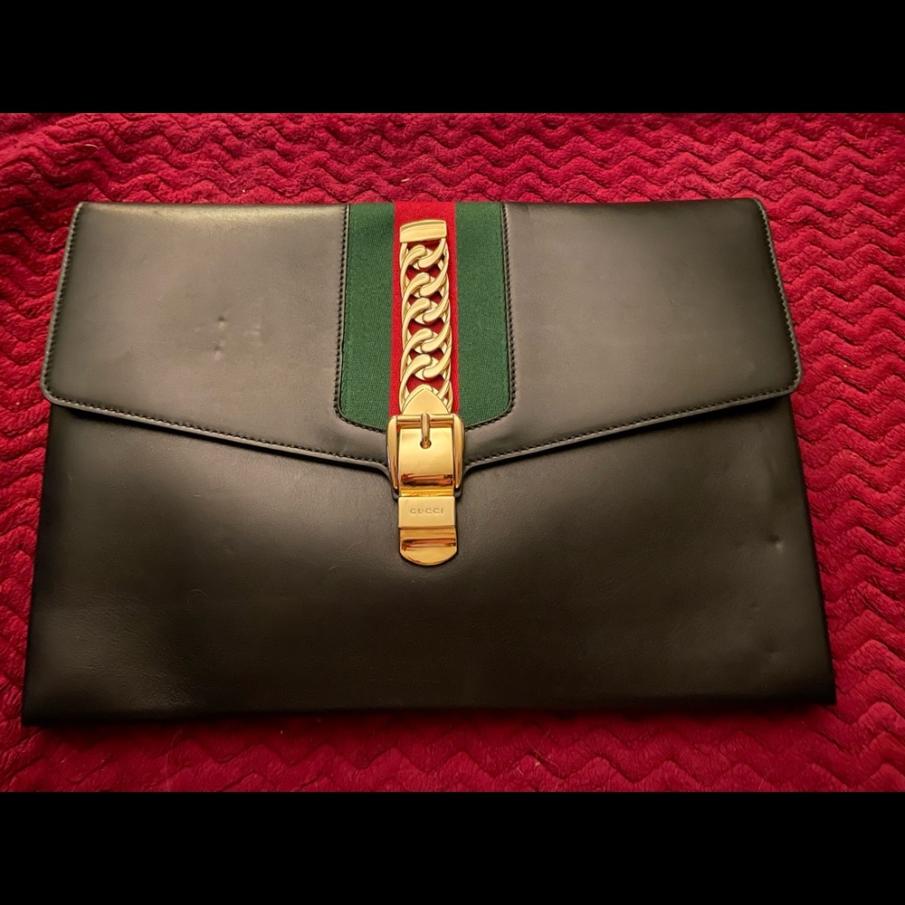 Classic a Gucci Web Clutch